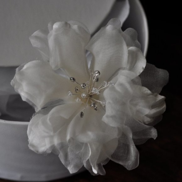 Lori London Floral Bridal Hair Piece Custom Box - Hawaiian Plumeria - NWT main image 12